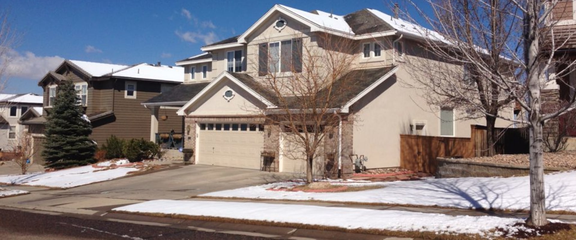How many gallons of paint do i need for a 2500 square foot house?