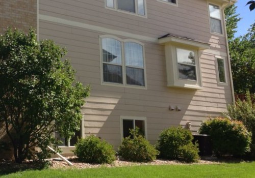 How many gallons of paint do i need for 2000 square foot house exterior?